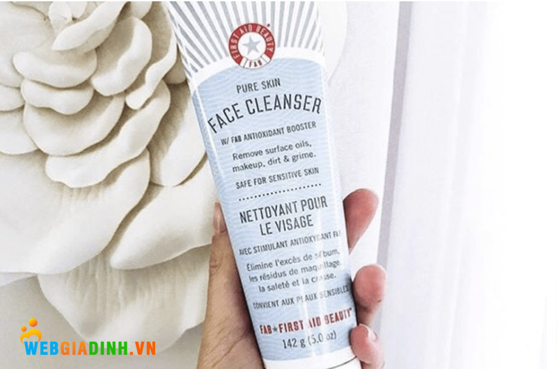 Sữa rửa mặt First Aid Beauty Face Cleanser