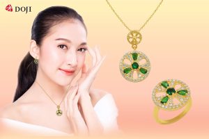 Nếu muốn bộ trang sức của mình trông thật nổi bật, bạn nên phối cùng những outfit có màu sắc nhã nhặn